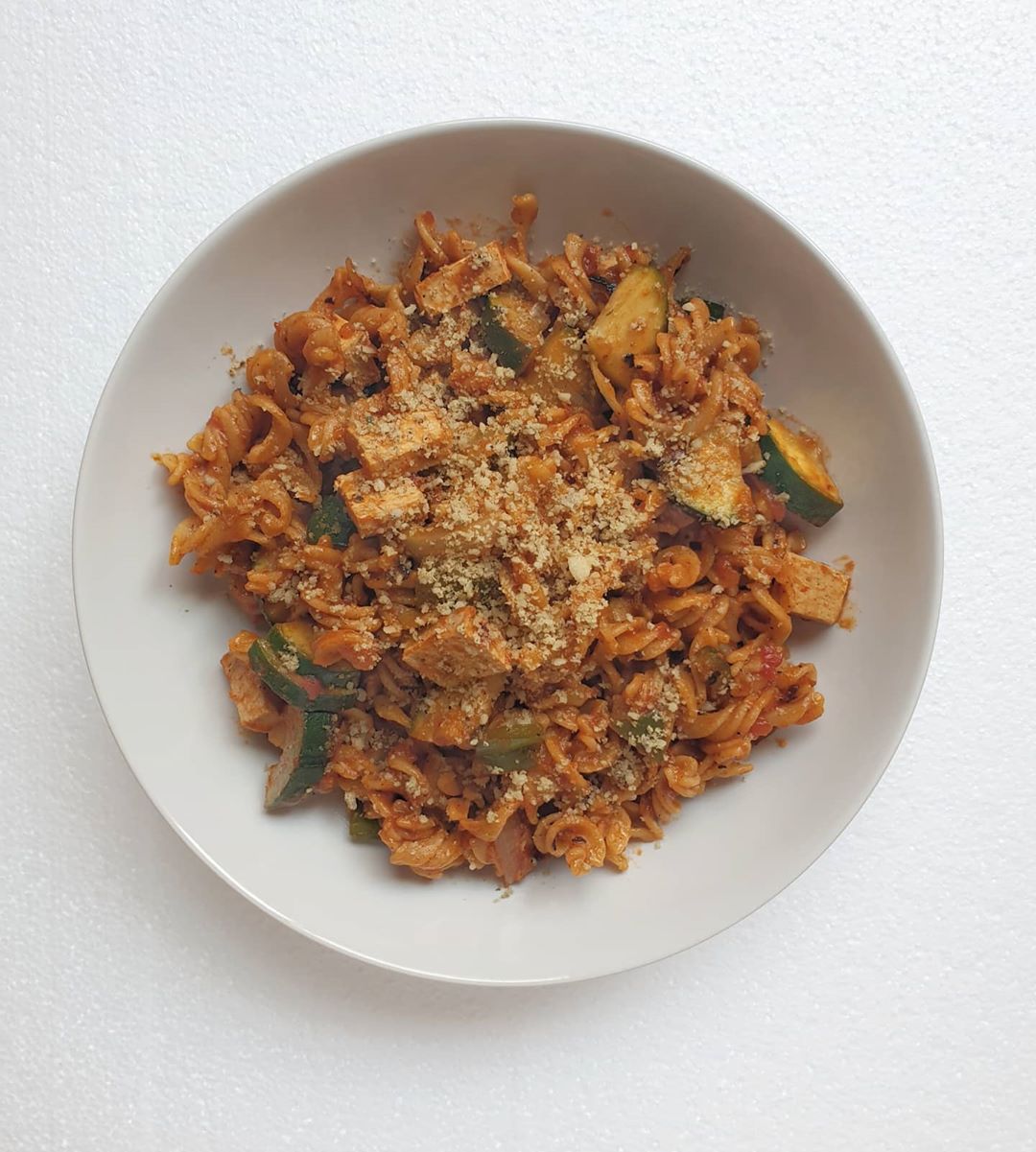 Espirales de garbanzo con tofu y verduras